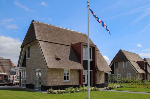 Photo 20 - Luxury Villa With a Sauna, at the Tjeukemeer