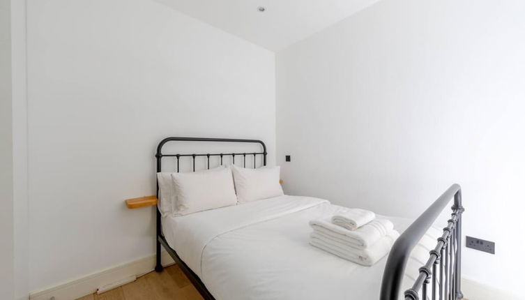 Photo 1 - Charming & Stylish 1BD Flat - Bethnal Green