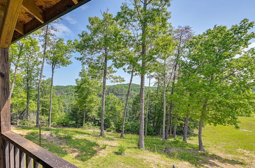 Foto 4 - Idyllic Beattyville Cabin Rental w/ Stunning Views