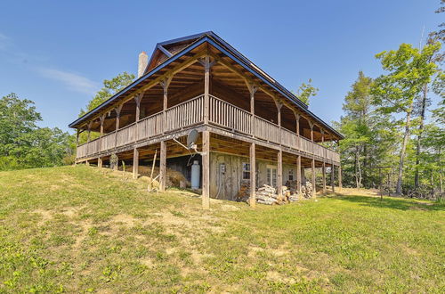 Photo 13 - Idyllic Beattyville Cabin Rental w/ Stunning Views