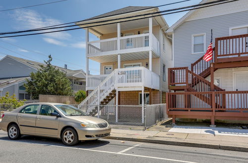 Photo 9 - Sunny Seaside Heights Retreat: Walkable Location