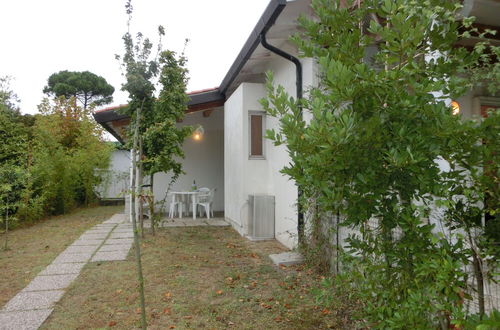 Photo 14 - Comfy Villa With Private Garden and Parking