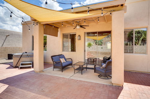 Foto 4 - Luxury Tucson Retreat: Patio, Hot Tub & Fireplace