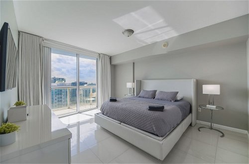 Photo 5 - Luxury 45th Floor Condo Icon Brickell