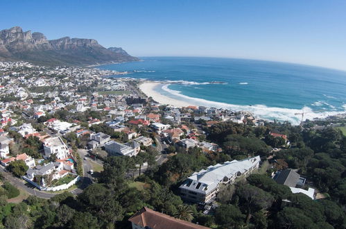 Foto 13 - Three Bedroom Apartment in Camps Bay