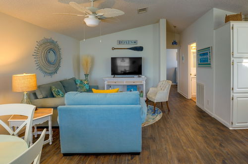 Photo 33 - Cozy Jensen Beach Home: Pool Access, Walk to Beach