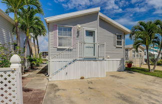 Photo 3 - Cozy Jensen Beach Home: Pool Access, Walk to Beach