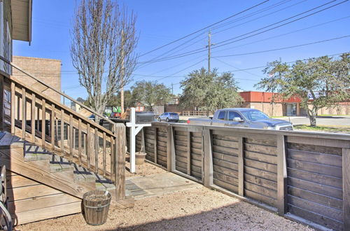 Photo 26 - Cozy Beach Bungalow Near Galveston Seawall & Pier