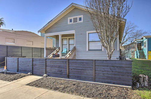 Photo 25 - Cozy Beach Bungalow Near Galveston Seawall & Pier