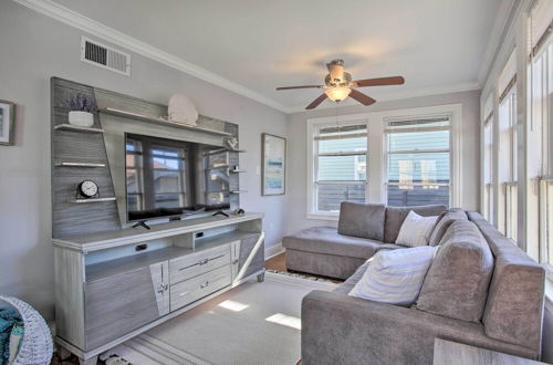 Photo 15 - Cozy Beach Bungalow Near Galveston Seawall & Pier