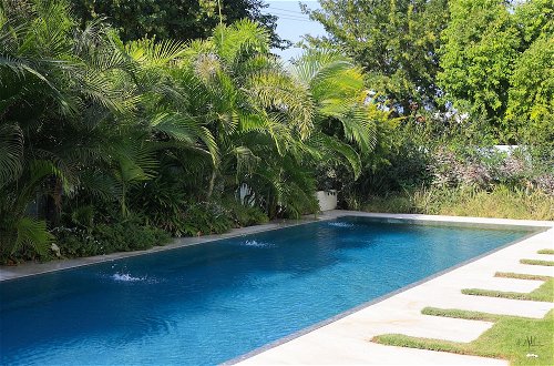 Foto 65 - Luxurious Coastal Villa w Pool & Garden