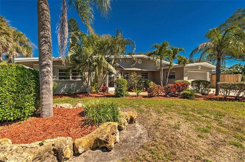 Foto 6 - Canal-front Siesta Key Home: Heated Pool & Privacy