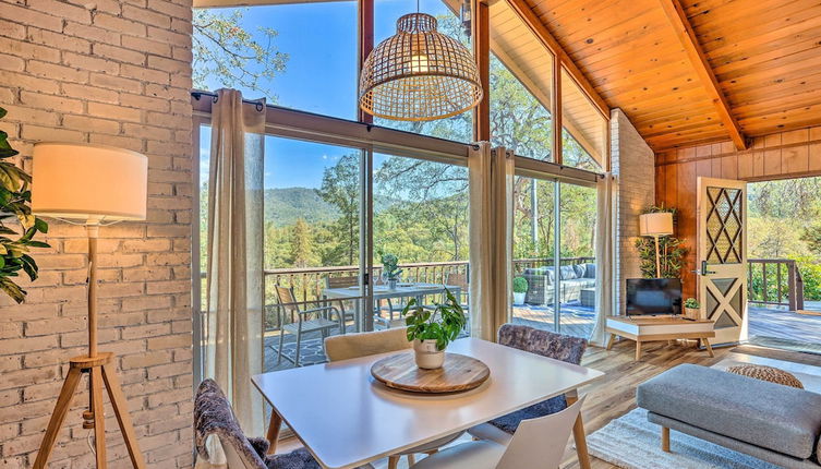 Foto 1 - Lovely Oakhurst Cabin w/ Deck & Mtn Views