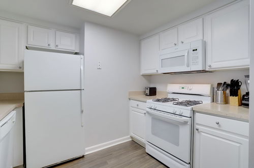 Photo 17 - Spacious 2BR Condo at Ballston