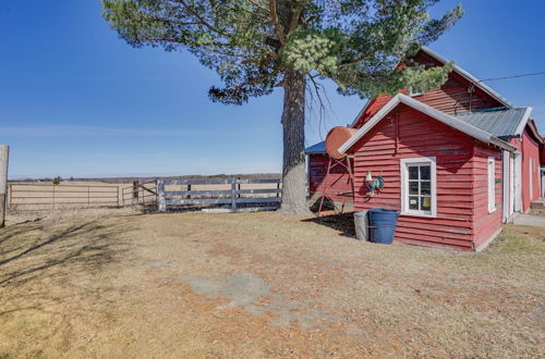 Foto 14 - Quiet Farmhouse Retreat W/fire Pit - Pets Welcome