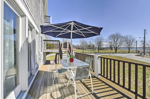 Foto 11 - Multi-level Marion House: Loft, Deck + Ocean Views