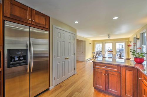 Photo 10 - Multi-level Marion House: Loft, Deck + Ocean Views