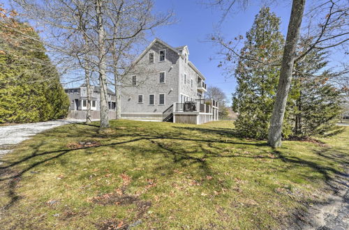 Foto 12 - Multi-level Marion House: Loft, Deck + Ocean Views