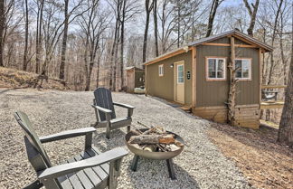 Photo 3 - Cozy Studio Cabin in Tallassee w/ Water View