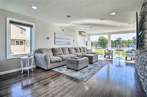 Photo 13 - Modern & Chic Waterfront Getaway in Mchenry