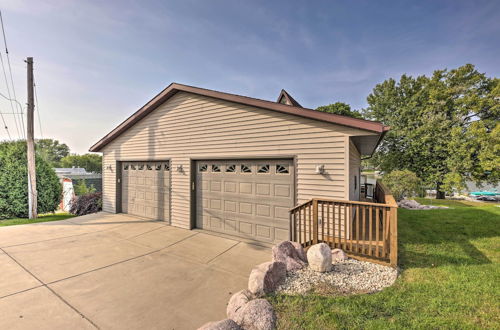 Photo 9 - Rock River Waterfront Cabin: Dock & Game Room