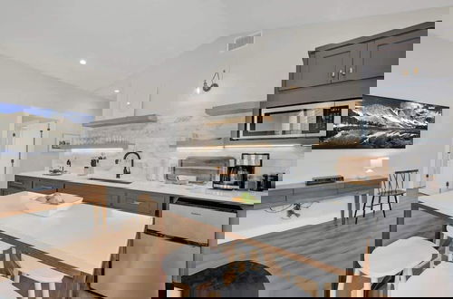 Foto 5 - The Grove D With Hot Tub & King Beds - Walk to Main