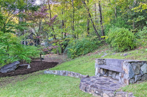 Foto 3 - Private & Cozy Chimney Rock Abode w/ Fire Pit