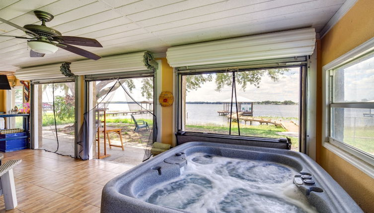 Foto 1 - Lake Francis Lily Pad - Home w/ Hot Tub & Dock