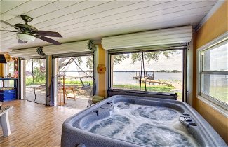 Foto 1 - Lake Francis Lily Pad - Home w/ Hot Tub & Dock