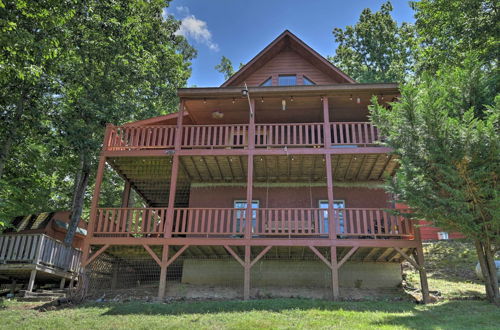 Foto 15 - Picturesque Murphy Cabin w/ Fire Pit & Views