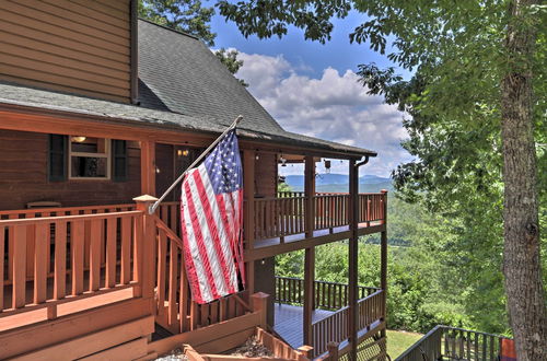 Foto 40 - Picturesque Murphy Cabin w/ Fire Pit & Views