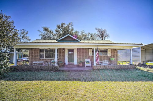 Photo 5 - Cozy Lake Charles Studio w/ Golf Course Views