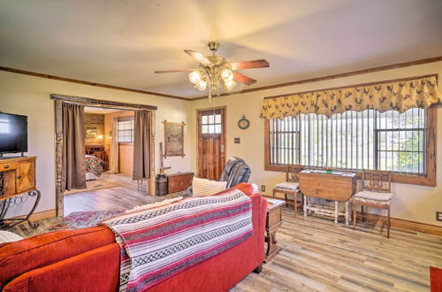 Photo 10 - Cozy Lake Charles Studio w/ Golf Course Views