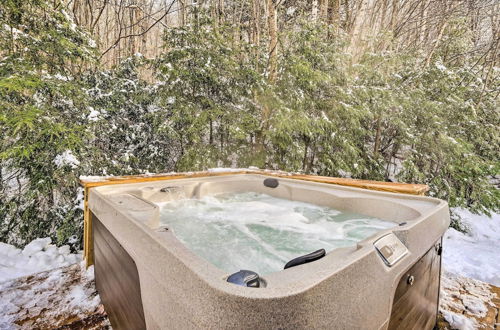 Photo 25 - Andover Cabin Retreat w/ Hot Tub & Fireplace