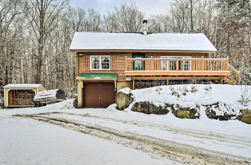 Foto 23 - Andover Cabin Retreat w/ Hot Tub & Fireplace