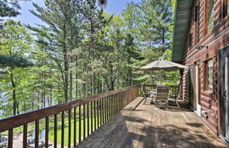 Photo 3 - Lakefront Hazelhurst Cabin: Dock & Pool Table