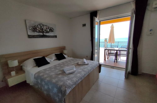 Foto 1 - A1 Beachfront apt With big Terrace and sea View