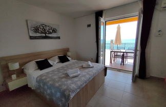 Foto 1 - A1 Beachfront apt With big Terrace and sea View