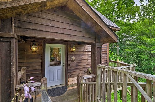 Foto 7 - Cozy Boone Cabin w/ Deck: Close to Downtown