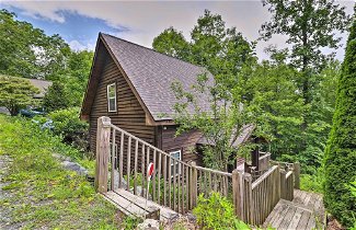 Foto 2 - Cozy Boone Cabin w/ Deck: Close to Downtown