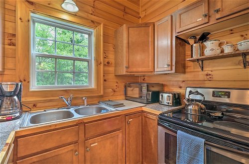 Foto 6 - Cozy Boone Cabin w/ Deck: Close to Downtown