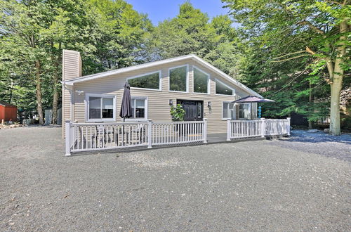 Photo 2 - Tobyhanna Home: Deck & Community Lake Access