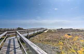 Photo 1 - Vibrant Oceanfront House w/ Private Beach