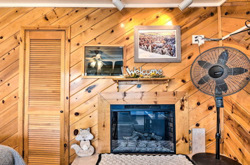 Photo 15 - Cozy Studio w/ Fireplace ~ 1 Mi to Ski Resort