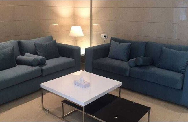 White luxury Suite hotel - Photo 2