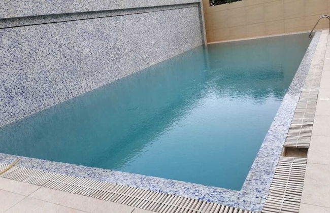 White luxury Suite hotel - Photo 18