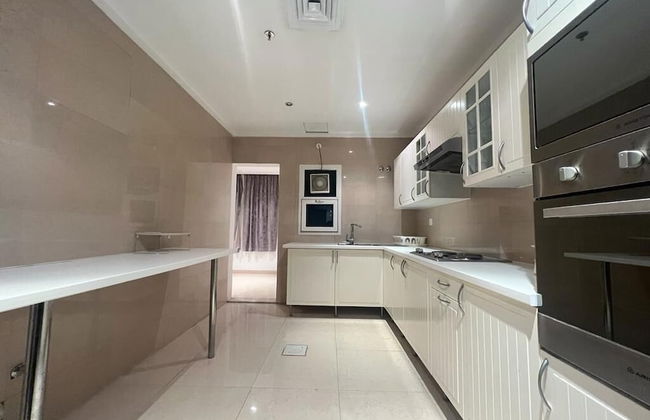 White luxury Suite hotel - Photo 8