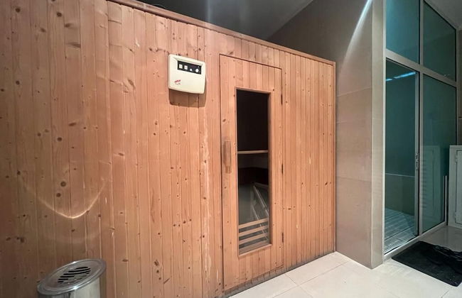 White luxury Suite hotel - Photo 22