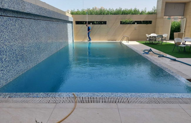 White luxury Suite hotel - Photo 24