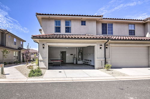 Foto 8 - Chic Sun-soaked Townhome: 42 Mi to Zion Natl Park